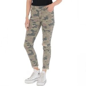 NWT Reese Fab Ab Ripped Camo Print High Waist Jeans
KUT FROM THE KLOTH Size 00